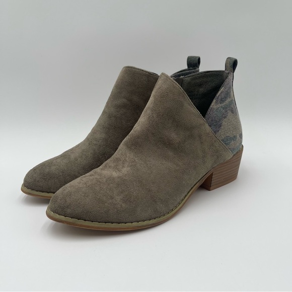 Boutique by Corky's Port Camo Booties Ankle Boots Women’s Size 9 Low Block Heel - Picture 1 of 12